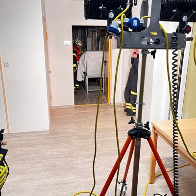 FW Beverungen: Gemeinsames Zirkeltraining stärkt Zusammenarbeit über Grenzen hinweg / Feuerwehren und Rettungsdienste aus dem Dreiländereck üben in Beverungen