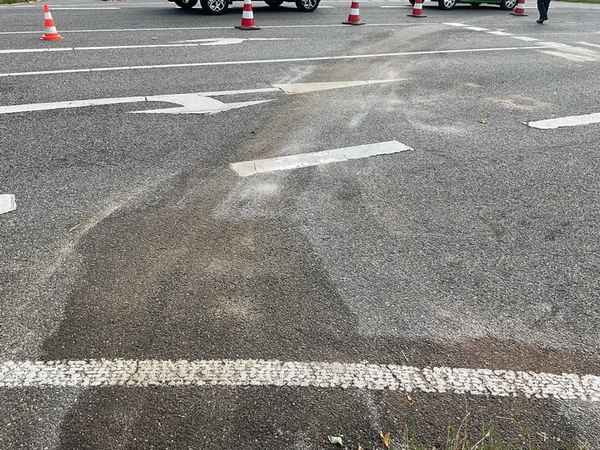 FW Alpen: auslaufende Betriebsmittel nach Verkehrsunfall